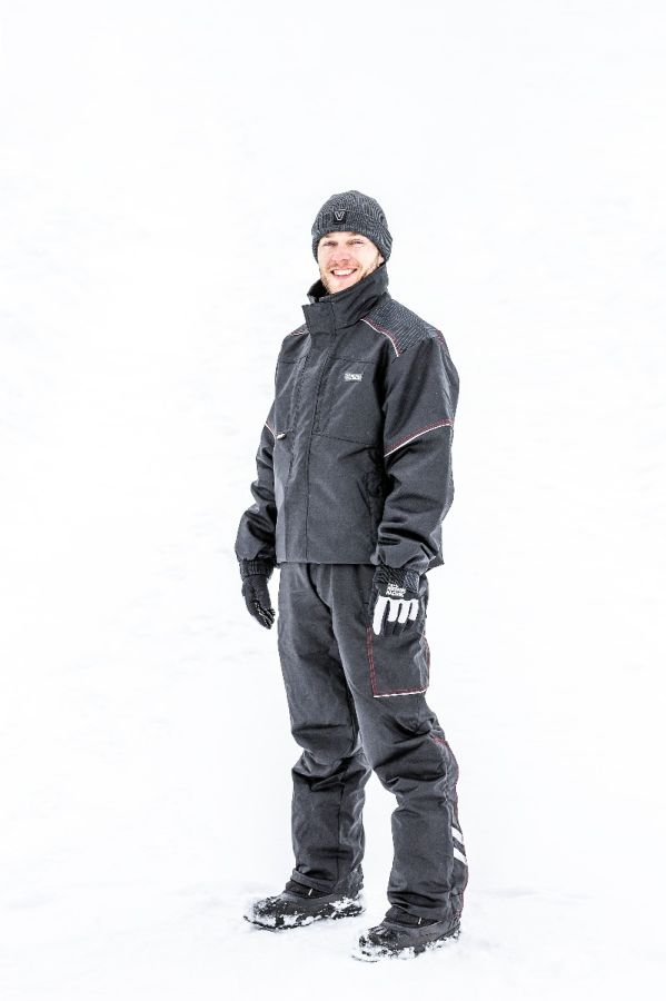 Мужские зимние брюки Valtra чёрного цвета