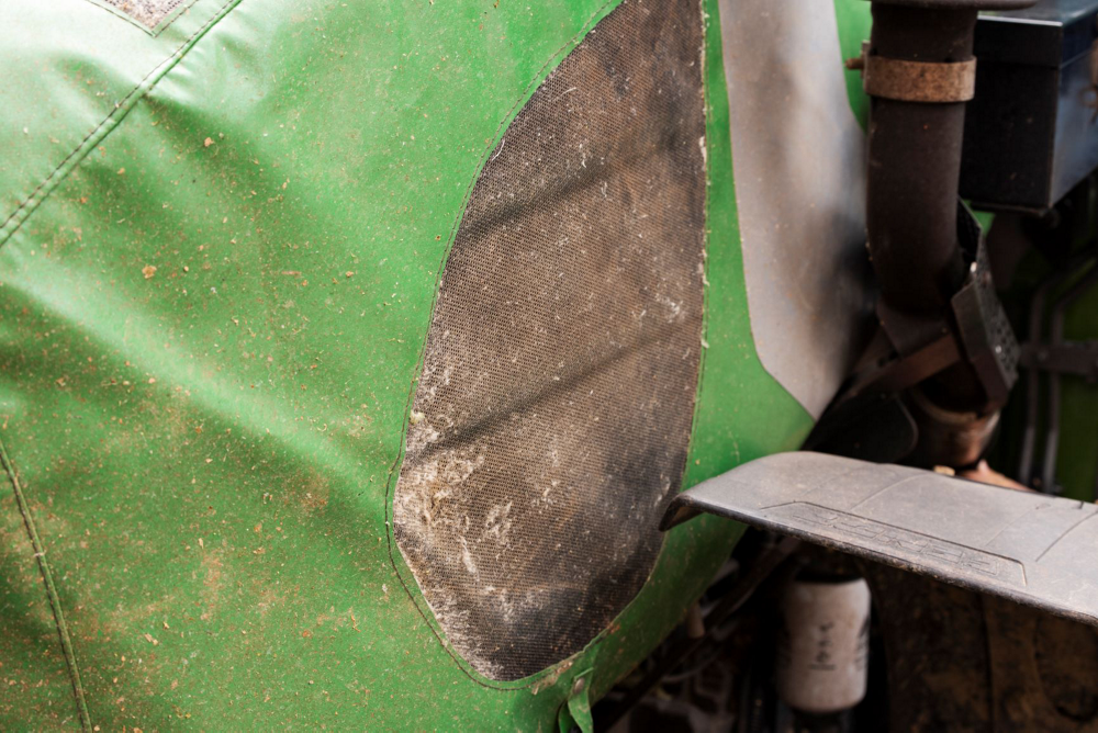 ЗАЩИТНАЯ КРЫШКА ДВИГАТЕЛЯ